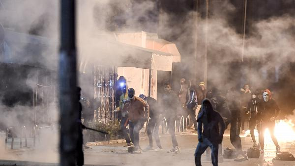 The clashes have entered its fourth night, Copyright © africanews FETHI BELAID/AFP or licensor