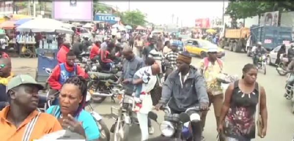 People are still gathering in Cameroonian despite ban of more than 50 people at public places