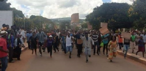 Malawians protest over coronavirus lockdown