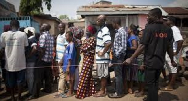 Voters in a queuev