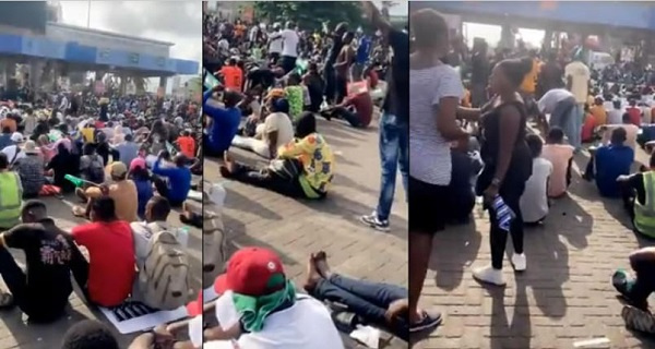 #EndSARS protesters at Lekki toll gate on Tuesday, October 20, 2020