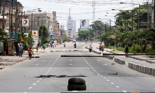 Lagos streets were mainly empty on Saturday morning [Temilade Adelaja/Reuters]