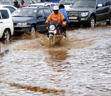 KAMPALA, March 25, (Xinhua/GNA) - Uganda's Ministry of Water and Environment on Wednesday warned that the country will face destructive flash floods, strong hailstorms and landslides as the first major rain season starts for the next three months.