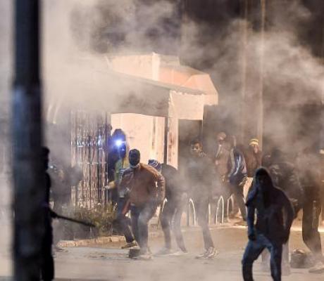 The clashes have entered its fourth night, Copyright © africanews FETHI BELAID/AFP or licensor