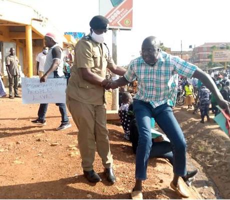 Gulu DPC Emmanuel Mafundo arrests Aruu county MP Samuel Odonga Otto during a protest on June 1, 2020