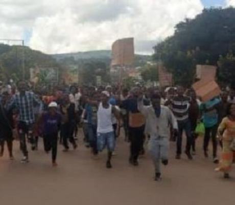 Malawians protest over coronavirus lockdown