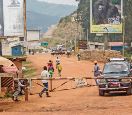 Travellers cross the No-man’s land at Katuna/Gatuna border post into Uganda