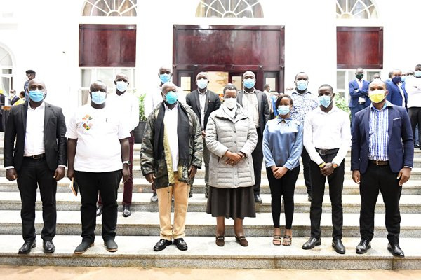 President Museveni, wife (c) posing with a group of youth whose Facebook account were closed