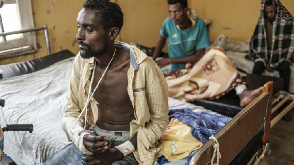 Amlaku Demeke (L) recovering with other survivors (Copyright © africanews EDUARDO SOTERAS/AFP)