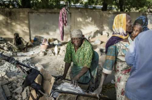 Chadian women pulverising concrete